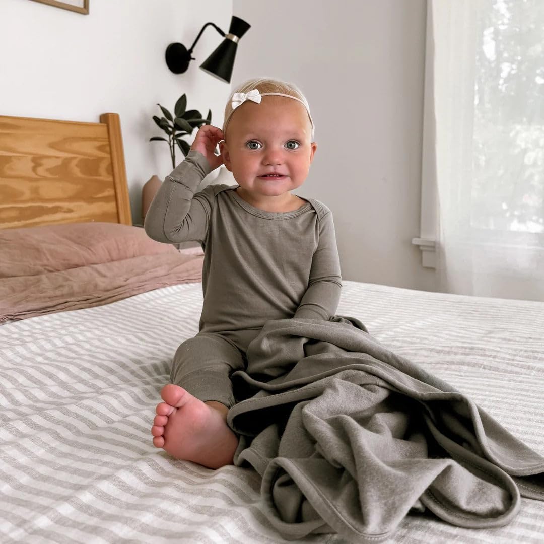 GUNAMUNA Unisex Baby Children Fleece Blanket, Soft and Fluffy, Swaddle Wrap, Size Mini (30" x 40"), Maple