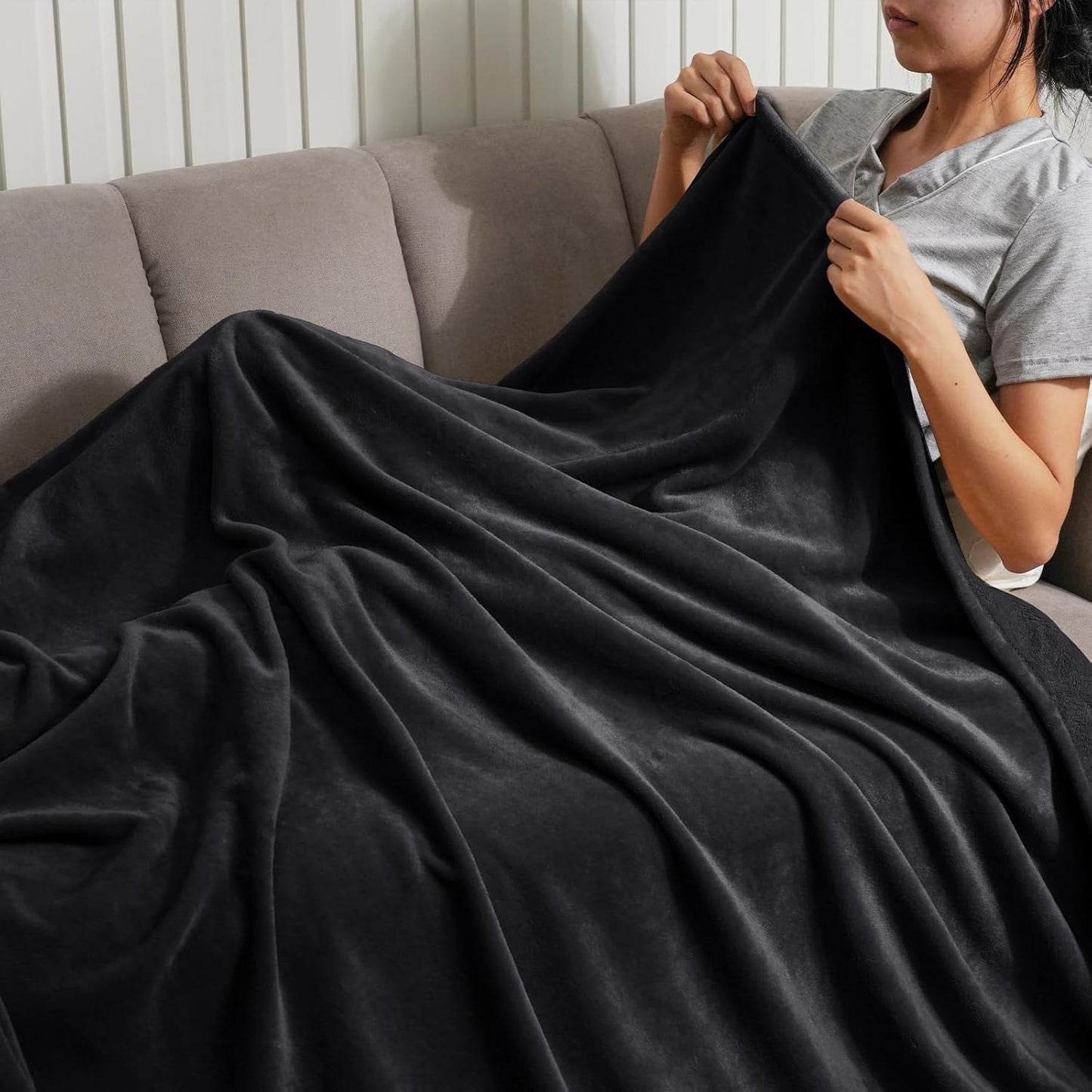 PHF Ultra Soft Fleece Throw Blanket, No Shed No Pilling Luxury Plush Cozy 300GSM Lightweight Blanket for Bed, Couch, Chair, Sofa Suitable for All Season, 50" x 60", Black