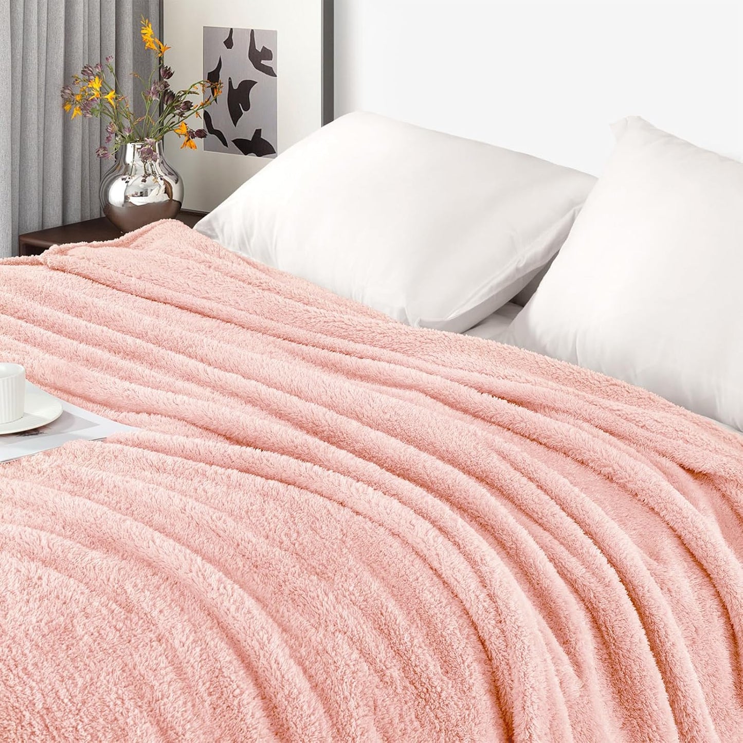 Exclusivo Mezcla Fleece Blanket for Couch, Soft and Cozy Twin Blankets for Women Men Girls Kids, Suitable for All Seasons, Light Pink, 60x80 Inches