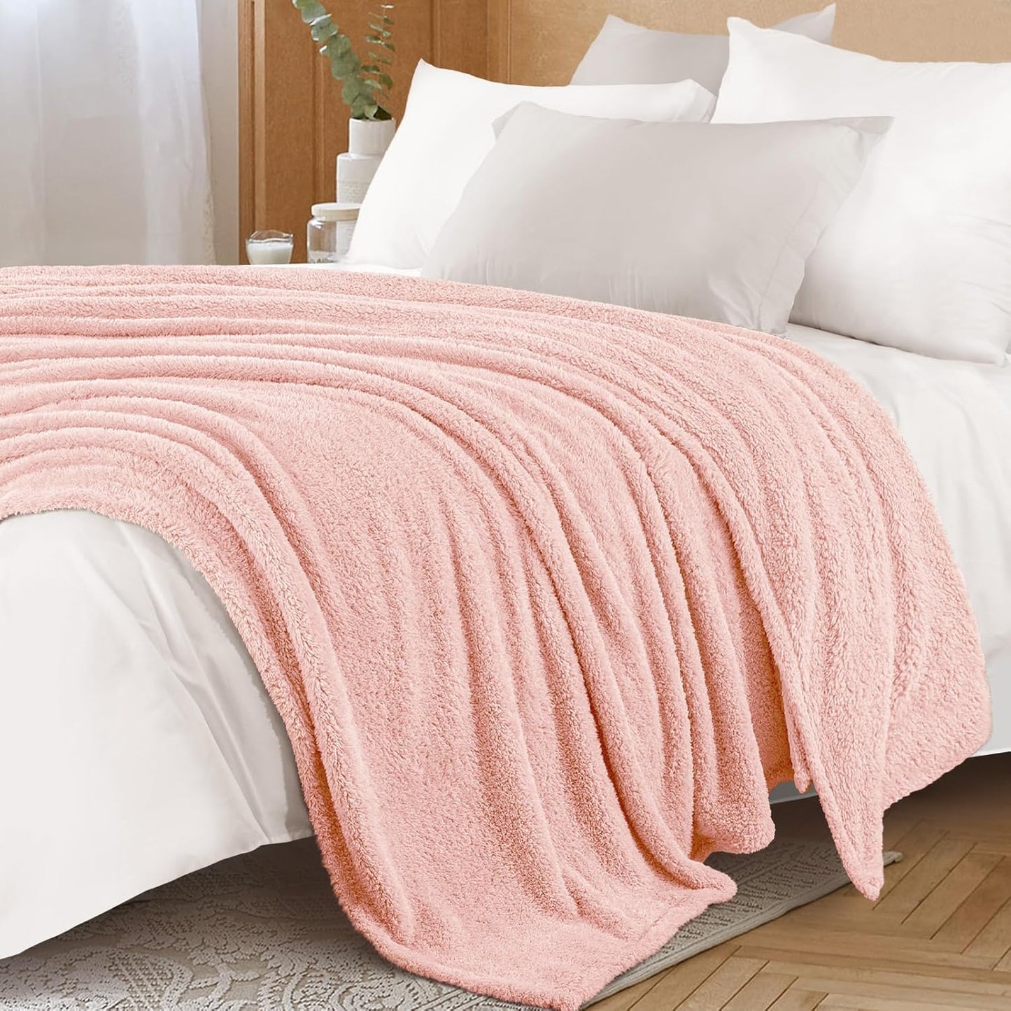 Exclusivo Mezcla Fleece Blanket for Couch, Soft and Cozy Queen Blankets for Women Men Girls Kids, Suitable for All Seasons, Light Pink, 90x90 Inches