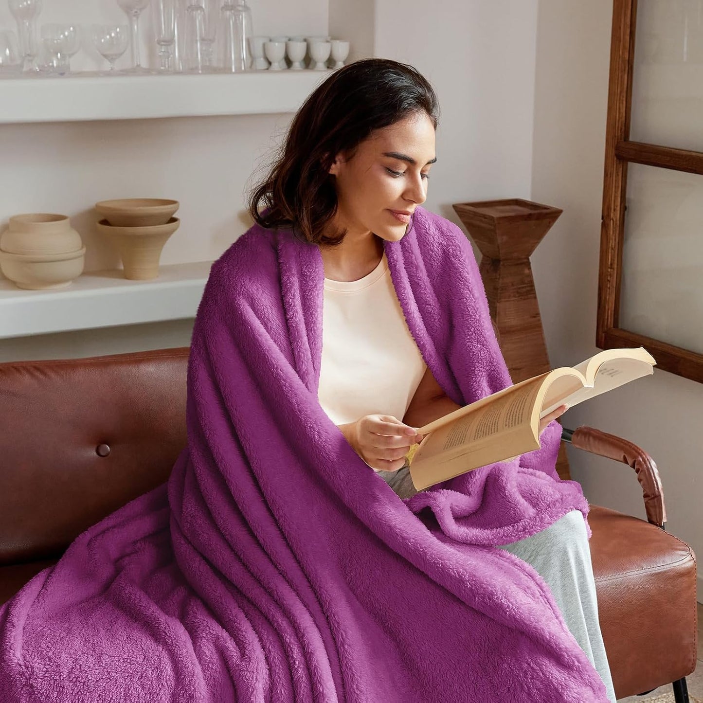 Exclusivo Mezcla Soft Fleece Throw Blanket for Couch, Super Soft Velvet Plush Bed Blanket, Fuzzy Cozy and Warm for All Seasons, 50x60 Inches, Purple