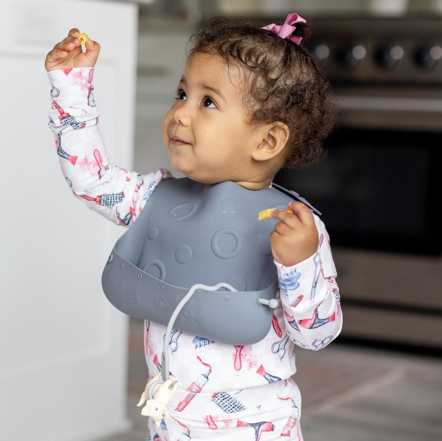 BUSY BABY Bungee Bib & Utensil Set – Adjustable Silicone Bib with Pocket & Tethered Utensils for Babies & Toddlers