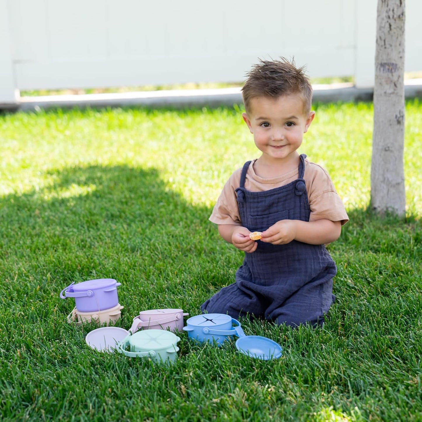 Silicone No Spill Snack Cups for Toddlers – Portable Baby Snack Cup Containers with Dustproof Lid – Dishwasher-Friendly Toddler Spill Proof Cups Without BPA, Lead, or Phthalates – Beige and Green